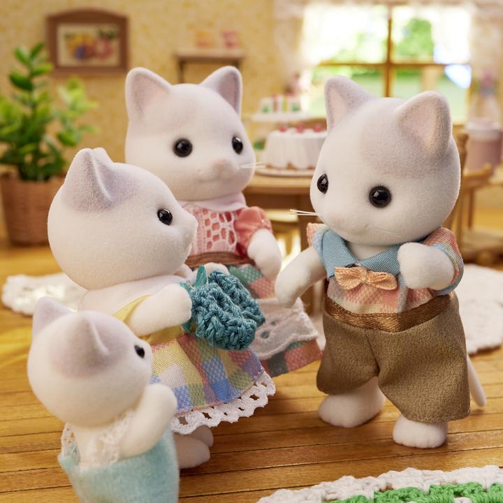 Actual product image Sylvanian Families Milk cat family