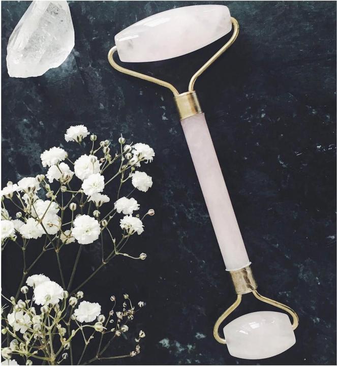 Actual product image Zoë Ayla Luxurious Rose Quartz Noiseless Facial Roller