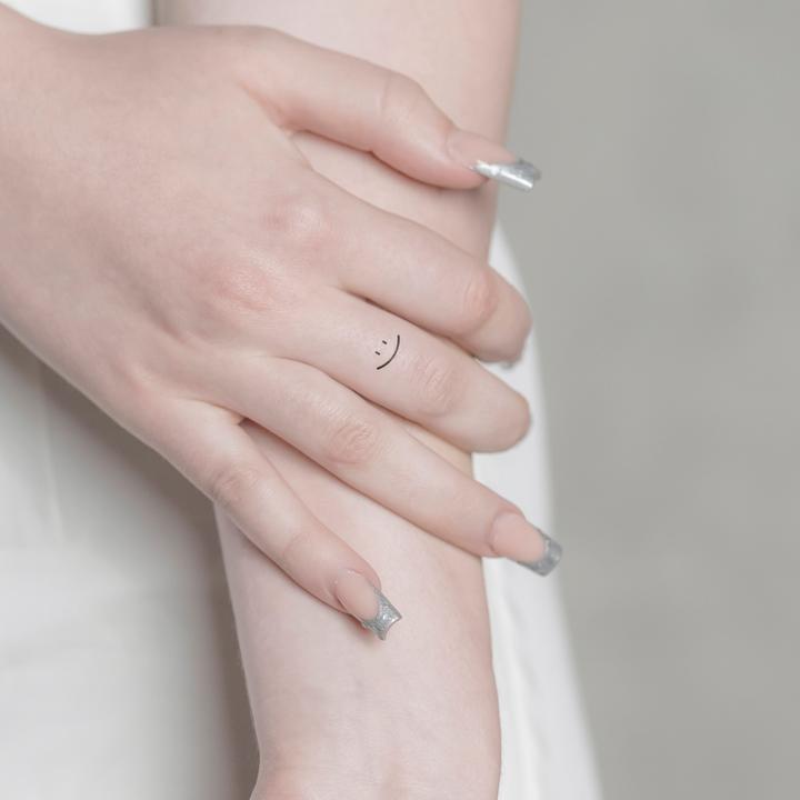 Immagine prodotto minink Tatuaggio temporaneo - Smiley minimalista