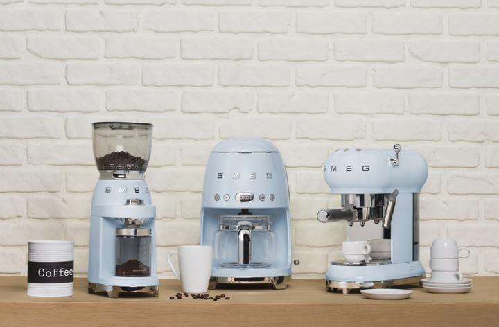 Immagine prodotto Smeg CGF11PBEU stile anni '50, corpo in alluminio pressofuso, laccato, blu pastello