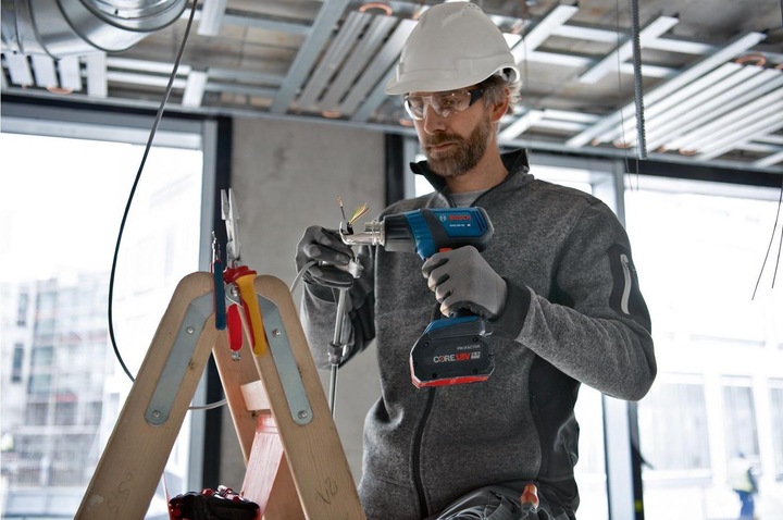 Actual product image Bosch Professional Cordless impact wrench GDX 18V-210 C (Rechargeable battery operated)
