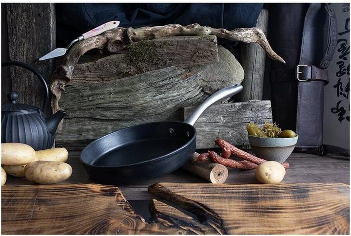 Actual product image Satake -valurautapannu (Frying pan, Cast iron, 22 x 41 cm)