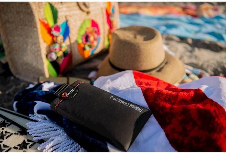 Produktbild Phoozy Thermal Case Medium (Apple iPhone X, Samsung Galaxy S6, Samsung Galaxy S8, Google Pixel 2, Google Pixel 3, Apple iPhone 7, Samsung Galaxy S7, Google Pixel 4, Samsung Galaxy S10, Apple iPhone 11, Apple iPhone XS, Apple iPhone 8, Apple iPhone 11 Pro)