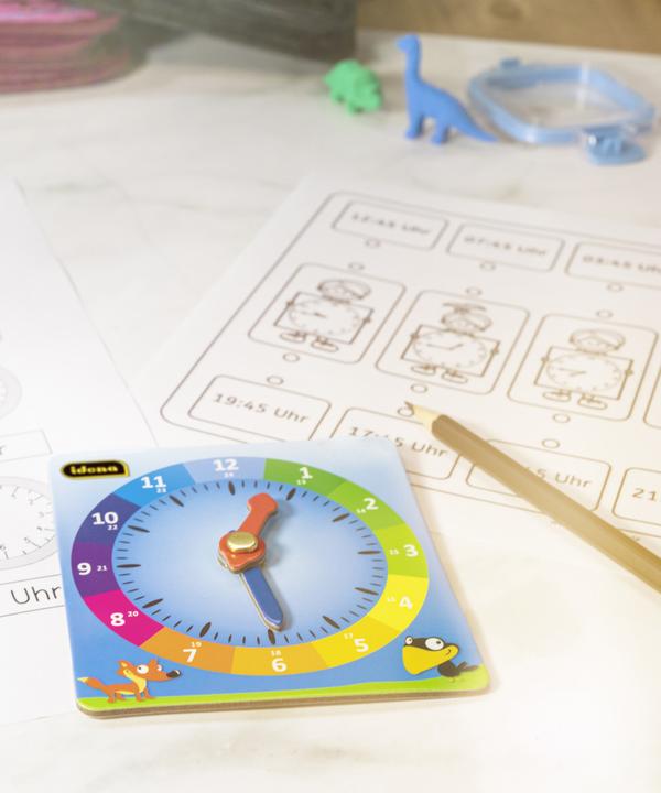 Actual product image Idena Learning clock square cardboard FSC-Rec