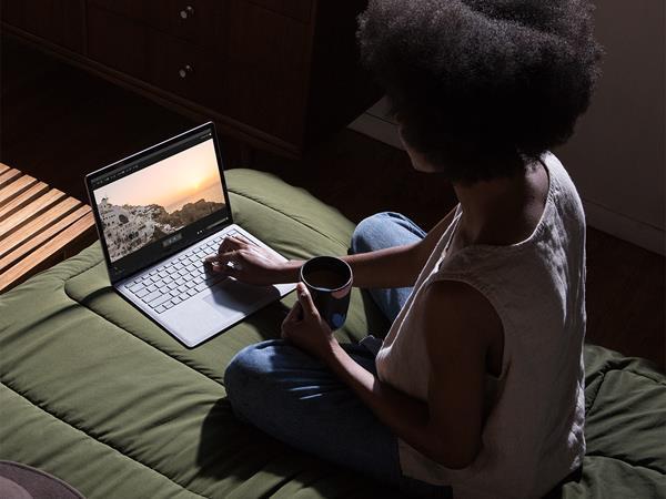 Produktbild Microsoft Surface Laptop 2 (13.50", 256 GB, 8 GB, CH, Intel Core i5-8250U)