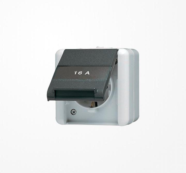 Actual product image JUNG 820 KINAW socket outlet CEE 7/3 Black