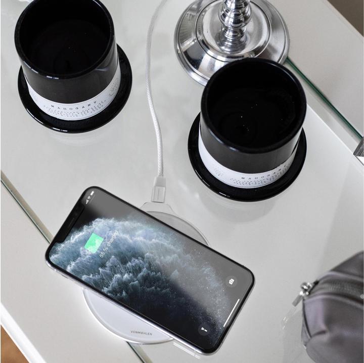 Produktbild Vonmählen Aura - The Wireless Charging Pad (USB-C to USB-A cable included) - Acrylic Glass Black