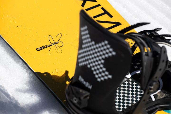 Produktbild Gnu Snowboard Gloss 2026 (140)