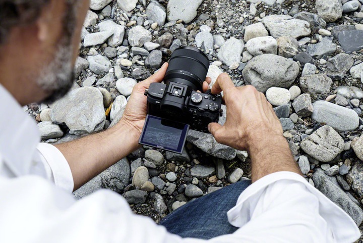 Actual product image Sony Alpha 7 II (28 - 70 mm, 24 Mpx, Full frame)