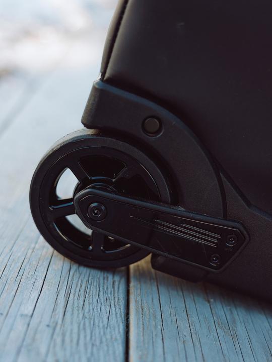 Image du produit Armada 90 L Travel Roller Tasche Black / Afterglow (90 l)