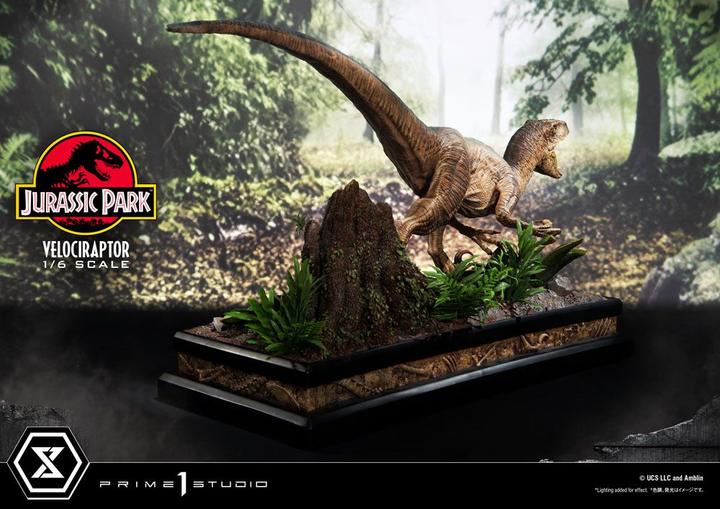 Actual product image Prime 1 Studio Jurassic Park Legacy Museum Collection Velociraptor Attack