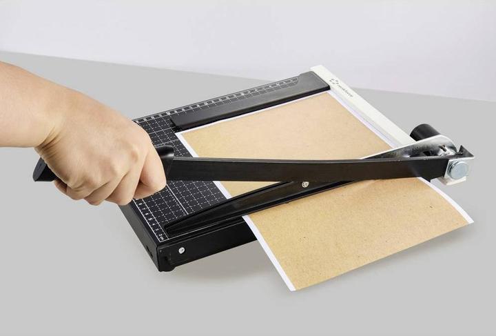 Image du produit Renkforce RF-CUT-100 Cisaille à levier A4 Capacité de coupe A4 80 g/m² : 12 feuilles (12 feuilles, A4)