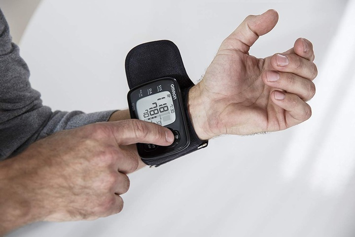Immagine prodotto Omron Rs6 (Misuratore di pressione sanguigna da polso)