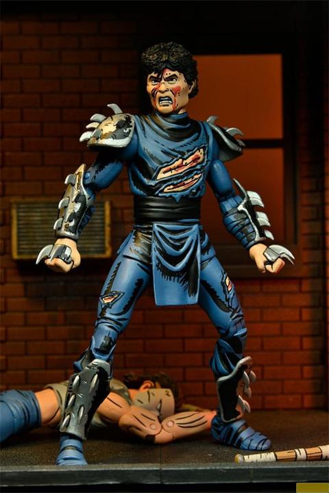 Produktbild Neca Teenage Mutant Ninja Turtles (Mirage Comics) Actionfigur Battle Damaged Shredder 18 cm