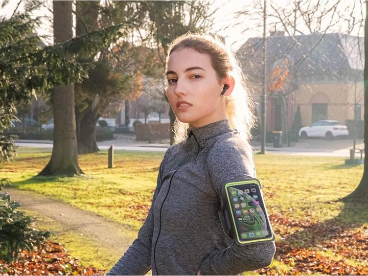 Actual product image Mobiparts Comfort Fit Sport Armband Samsung Galaxy S21 Black