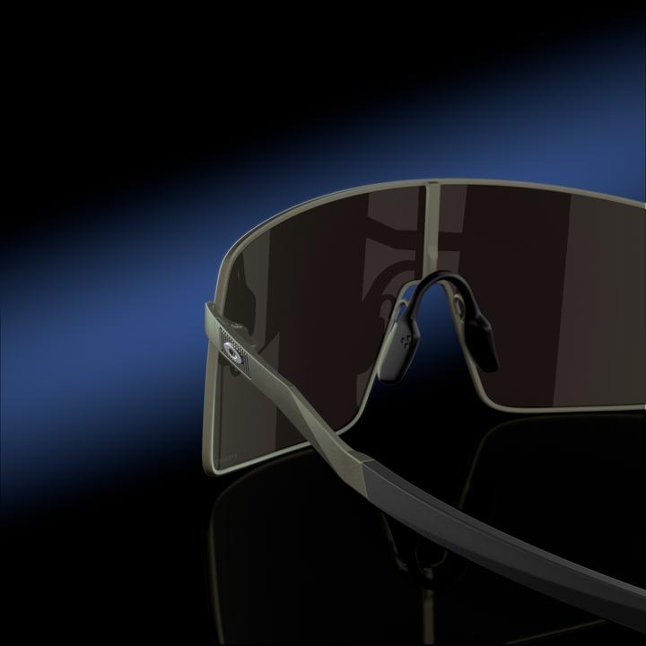 Image du produit Oakley Sutro TI lunettes de sport (Satin Lead, Prizm Sapphire, Saphirs Prizm)