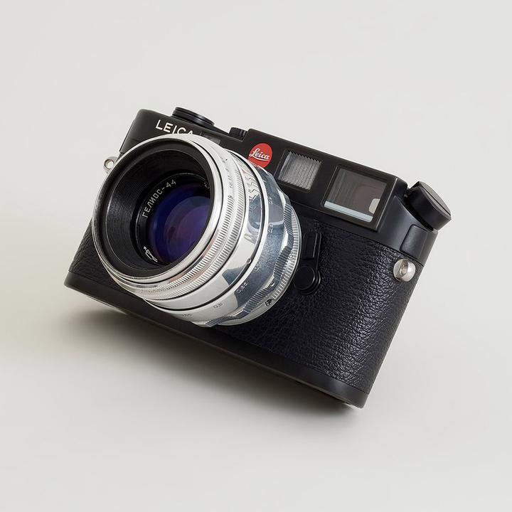 Actual product image Urth Lens Mount Adapter: Compatible with M39 Lens to Leica M Camera Body (50 75mm Frame Lines)