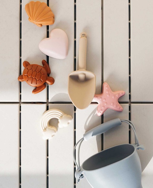 Actual product image Esmée Sand toy set with kettle, shovel and moulds