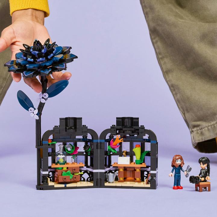 Produktbild LEGO Schwarze Dahlie (76784, LEGO Wednesday)