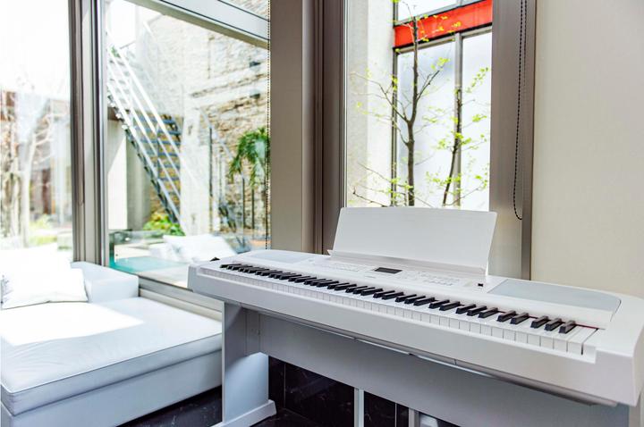 Immagine prodotto Yamaha DGX-670WH tastiera / pianoforte digitale con (88 Chiavi)