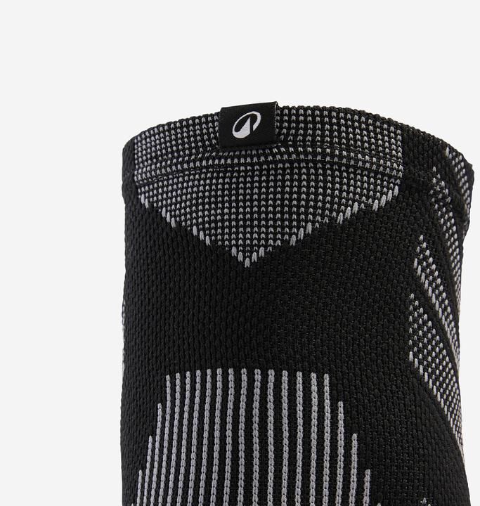 Produktbild Decathlon Seamless right or left elbow support (3)