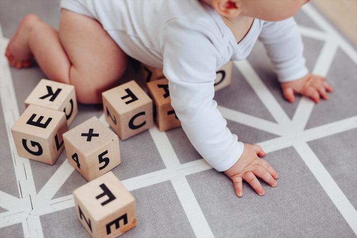 Produktbild Ooh Noo - Wooden alphabet blocks, black (40AB1501)