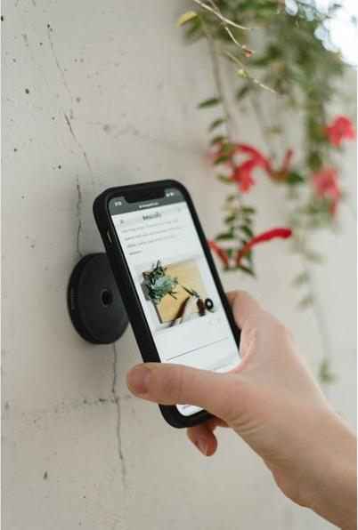 Actual product image Moment MagSafe - its own innovation