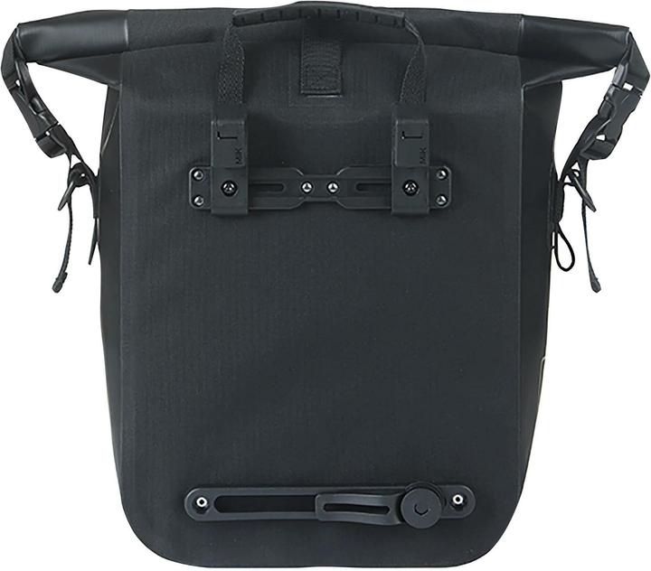 Actual product image Basil Navigator Waterproof M (15 l, Rear rack bag)