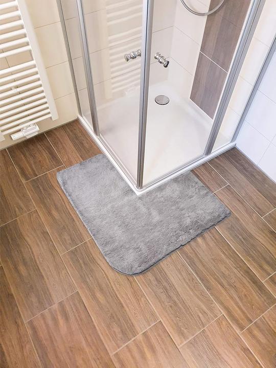 Produktbild Fluffy Badteppich für Eckduschen (95 x 95 cm)