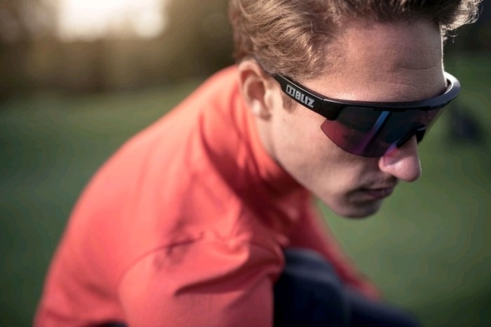 Actual product image Bliz Matrix Small Nano Optics Nordic Light (Black, Begonia w Blue)