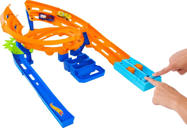Actual product image Mattel Games Whip Around Raceway