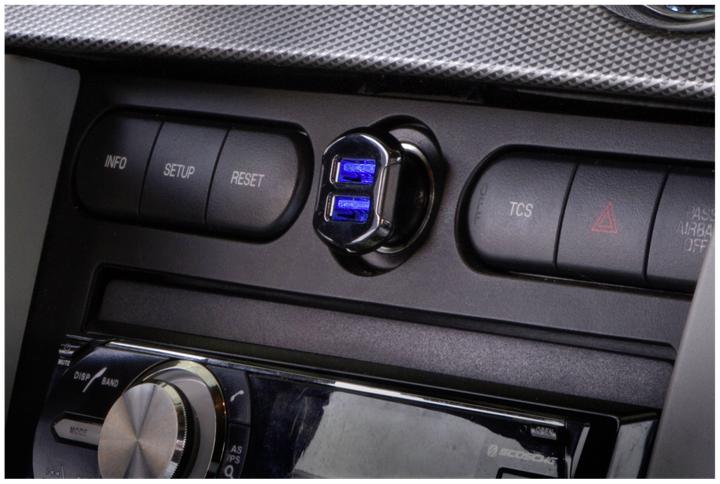 Produktbild Scosche reVOLT 12W + 12W Dual USB Auto Ladegerät, iPad