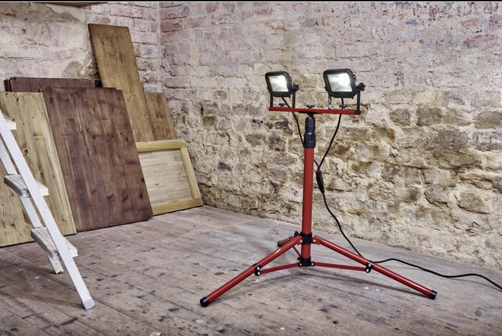 Produktbild Luceco LED Baustrahler Slim Worklight mit Stativ 2 x 15 W