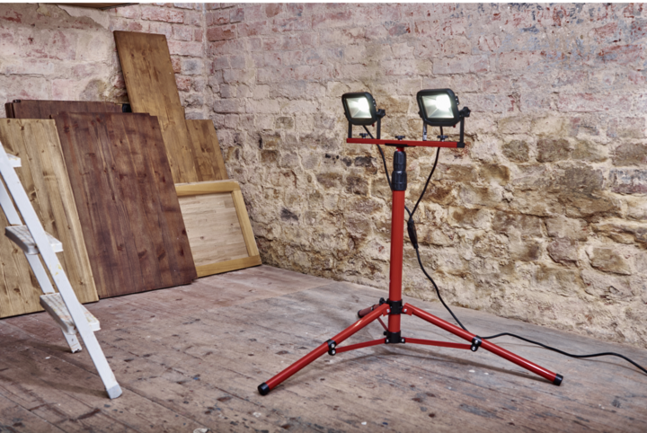 Produktbild Luceco LED Baustrahler Slim Worklight mit Stativ 2 x 15 W