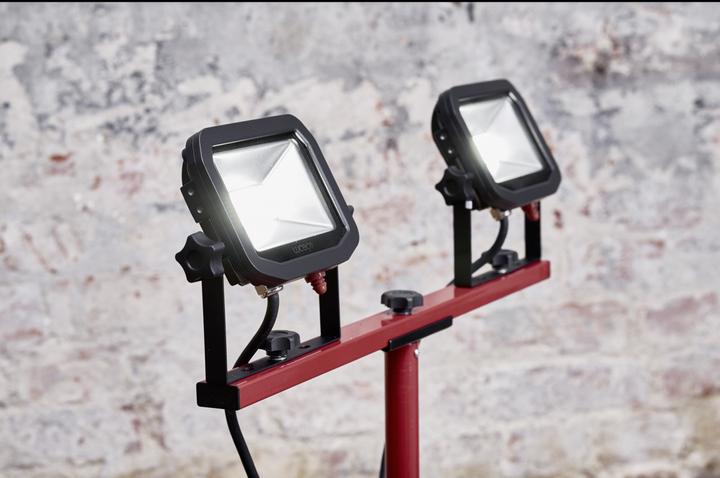Produktbild Luceco LED Baustrahler Slim Worklight mit Stativ 2 x 15 W