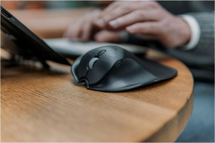 Actual product image Bakker Elkhuizen BakkerElkhuizen Mouse HandshoeMouse Shift Medium Bluetooth retail (Wireless)