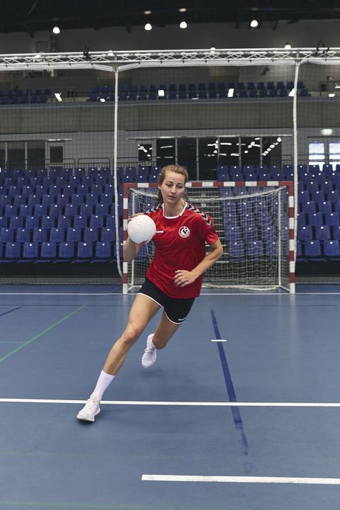 Actual product image hummel Authentic Poly Jersey Woman S/S (XS)