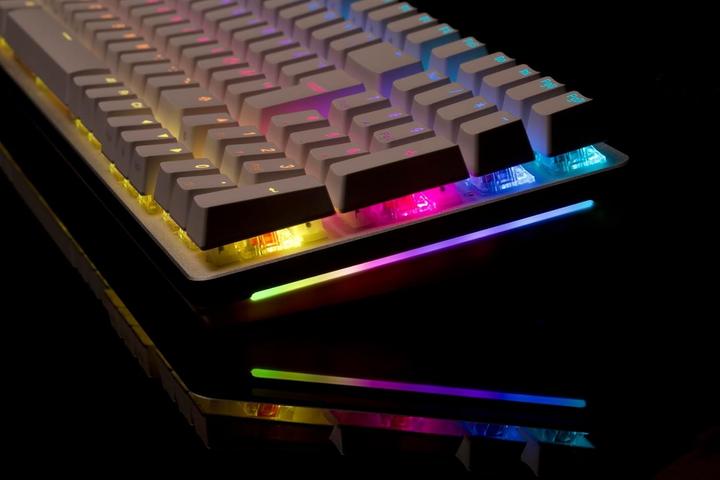 Actual product image Glorious PC Gaming Race GMMK 2 Full-Size Keyboard - Fox Switches, US Layout (US, Cable)