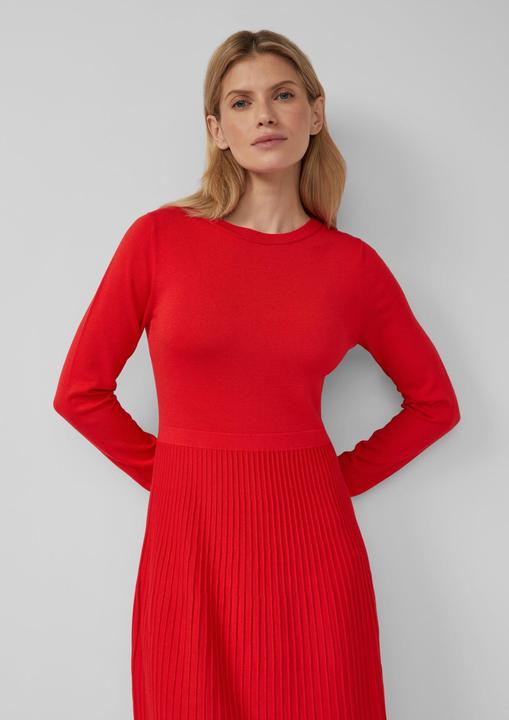 Image du produit s.Oliver Kleid Midi-Strickkleid mit U-Boot-Ausschnitt und Strukturmuster (40)