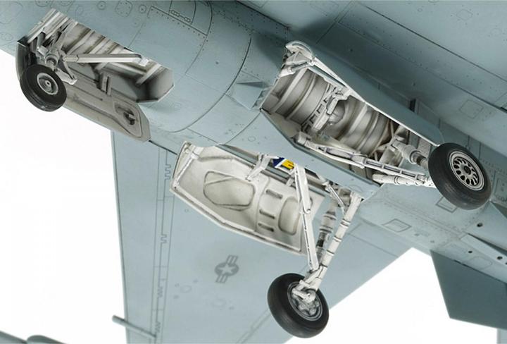 Actual product image Tamiya F-16CJ Fighting Falcon