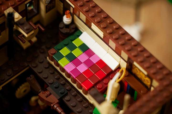Productafbeelding LEGO Disney Hocus Pocus: De Sanderson Sisters' Cottage 21341 (21341, LEGO Ideeën, LEGO Zeldzame Sets)