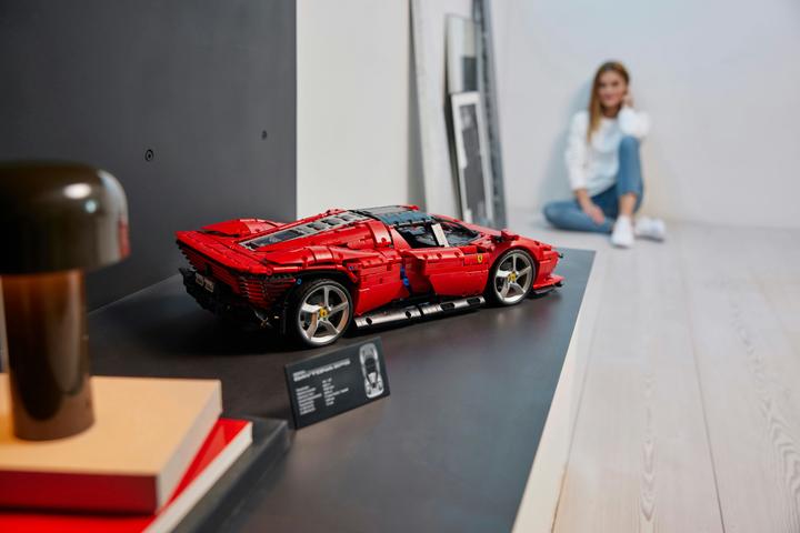 Actual product image LEGO Ferrari Daytona (42143, LEGO Technic)