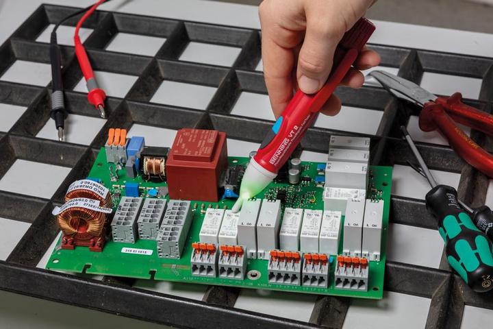 Immagine prodotto Benning Tester di tensione senza contatto Tester di fase e di campo magnetico (CAT III 1000V, CAT IV 600V)