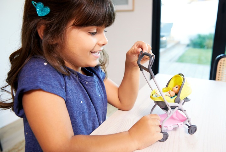 Immagine prodotto Barbie Skipper Babysitters Inc. bambola e set da gioco, bambolina con passeggino 2 in 1