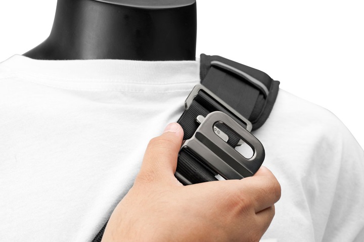 Actual product image booq Boa Nerve Messenger Graphite (15", Apple)