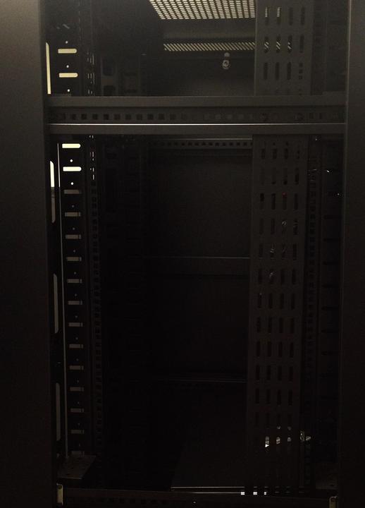 Actual product image DS-IT Vertical cable management strip