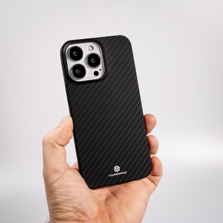 Produktbild Carbomile Hülle Schutzcase aus echtem Aramid Carbonfaser (Apple iPhone 15 Pro)