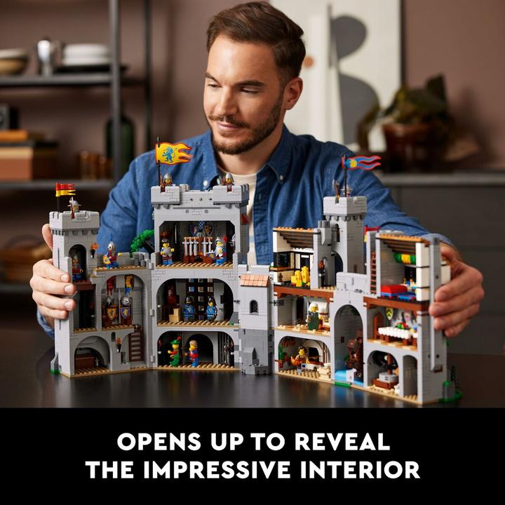 Actual product image LEGO Castle of the Lion Knights (10305, LEGO Icons, LEGO Rare Sets)