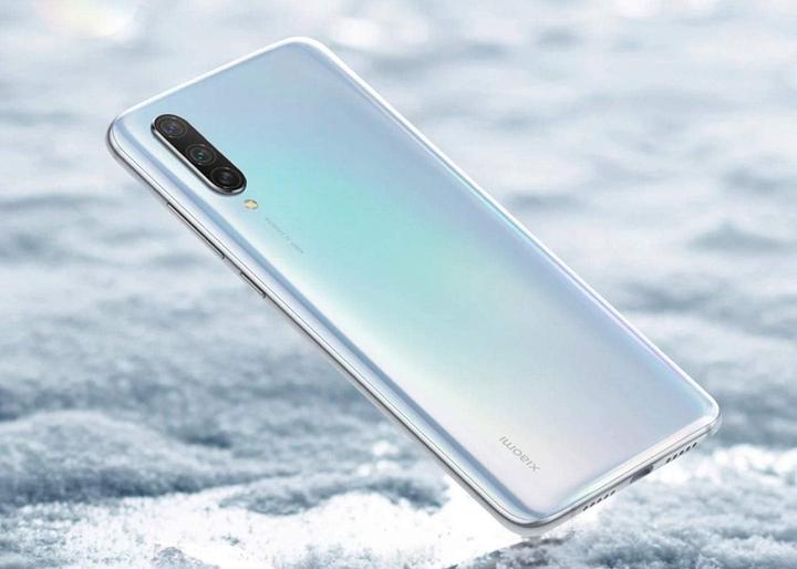 Actual product image Xiaomi Mi 9 lite (6.39") Dual SIM Android 9.0 USB Type-C White (64 GB, 6.39", Dual SIM, 4G)