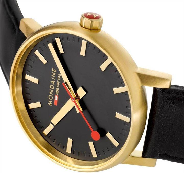 Actual product image Mondaine Evo2 - Ip Gold (Analogue wristwatch, 40 mm)